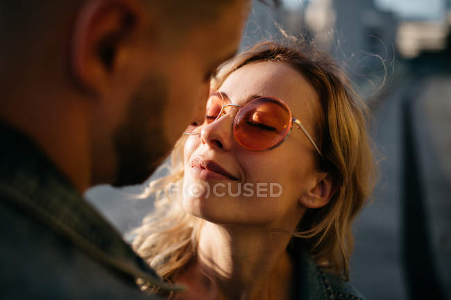 Portrait of young adult couple in cityspace — Stock Photo