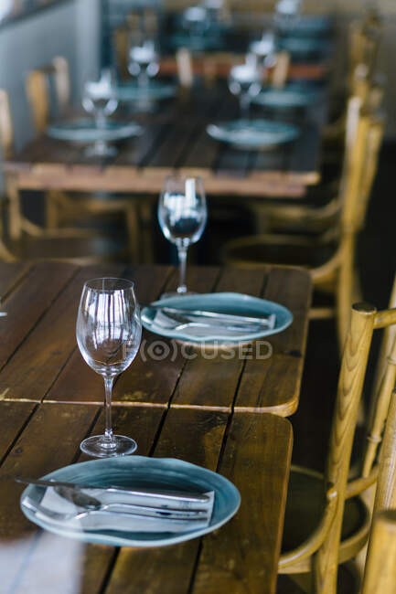 Interior details of restaurant with furniture settings — Stock Photo