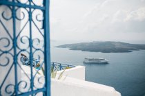 Vista panorámica desde el hotel en la majestuosa Santorini, Egeo del Sur, Thira, Santorini, Grecia - foto de stock