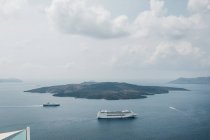 Vista panoramica dall'hotel sul mare nella maestosa Santorini, Egeo meridionale, Thira, Santorini, Grecia — Foto stock