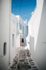 Vista panorámica de la hermosa arquitectura de calles en Paros, Mar Egeo, Cícladas, Grecia - foto de stock
