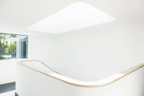 Skylight e escadaria da casa moderna — Fotografia de Stock