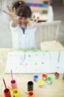 Student finger painting in classroom — Stock Photo