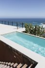 Luxury lap pool overlooking ocean — Stock Photo