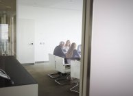 Встреча деловых людей в конференц-зале — стоковое фото