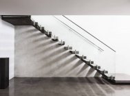 Modern, minimalist floating staircase in home showcase interior foyer — Stock Photo