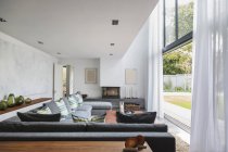 Home showcase interior living room open to garden — Stock Photo