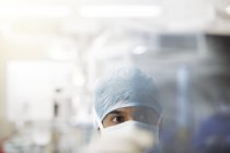 Portrait of surgeon wearing surgical cap and mask — Stock Photo