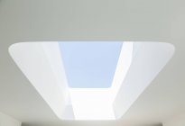 Skylight na casa moderna durante o dia — Fotografia de Stock