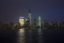 Нью-Йорк skyline вночі, Нью-Йорк, США — стокове фото