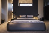 Luxus-Interieur eines modernen Hauses, Schlafzimmer — Stockfoto