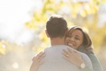 Enthusiastic couple hugging outdoors — Stock Photo