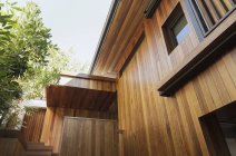 Dettaglio di raccordo di legno su casa — Foto stock