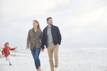 Family walking and running on winter beach together — Stock Photo
