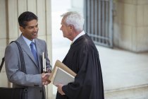 Judge and lawyer talking in courthouse — Stock Photo