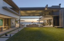 Illuminated modern, luxury home showcase courtyard and house — Stock Photo