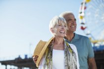 Glückliches Seniorenpaar im Freizeitpark — Stockfoto