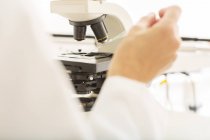 Scientist using microscope in laboratory — Stock Photo