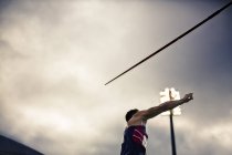 Track and field athlete throwing javelin — Stock Photo