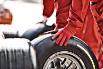 Mechanic working at pit stop — Stock Photo