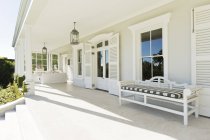 Porch of luxury house during daytime — Stock Photo