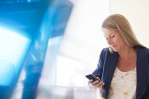 Businesswoman using cell phone — Stock Photo