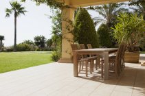 Patio with table during daytime — Stock Photo