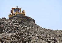 Bulldozer working in quarry during daytime — Stock Photo