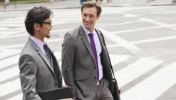 Businessmen talking on city street — Stock Photo