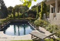 Luxury villa and swimming pool — Stock Photo