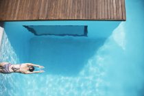 Beautiful woman in luxury swimming pool — Stock Photo