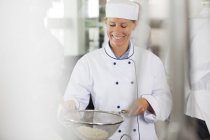 Chef baking in restaurant kitchen — Stock Photo