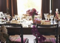 Tisch für Hochzeitsempfang gedeckt — Stockfoto