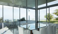 Tisch und Stühle aus Glas im modernen Büro — Stockfoto