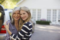 Mother and daughter hugging outdoors — Stock Photo