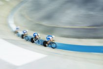 Circuito ciclistico team racing in velodromo — Foto stock