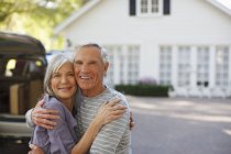 Smiling older couple hugging outdoors — Stock Photo