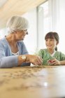 Older woman and granddaughter counting pennies — Stock Photo
