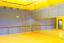 Barre and mirror in empty ballet studio — Stock Photo