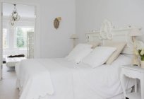 Accueil vitrine intérieure lit blanc et chambre à coucher — Photo de stock