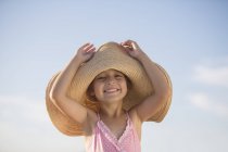 Girl wearing sun hat outdoors — Stock Photo