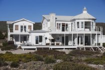 Hermosa casa de playa de lujo fachada - foto de stock