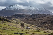 Paisaje escénico y vista a la montaña, Escocia - foto de stock