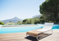Scenic view of lounge chair at poolside — Stock Photo