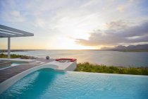 Swimming pool overlooking ocean — Stock Photo