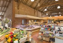 Market with brick walls and wood beam vaulted ceiling — Stock Photo