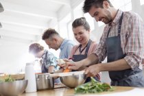 Couple enjoying cooking class in kitchen — Stock Photo