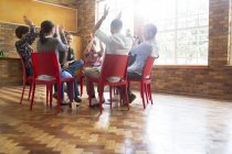 People clapping in group therapy session — Stock Photo
