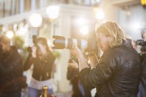 Paparazzi photographers pointing cameras at event — Stock Photo
