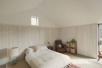 Einfaches Schlafzimmer zu Hause Vitrine — Stockfoto